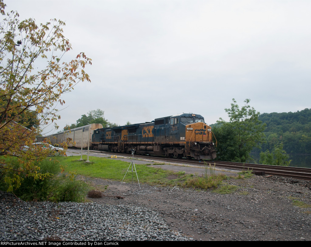 CSXT 7311 Leads Q279 at Amsterdam